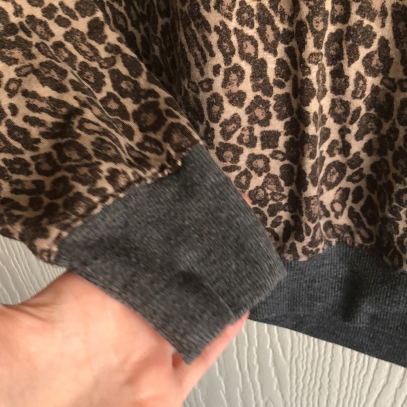 Animal print sweater - Picture 4 of 4